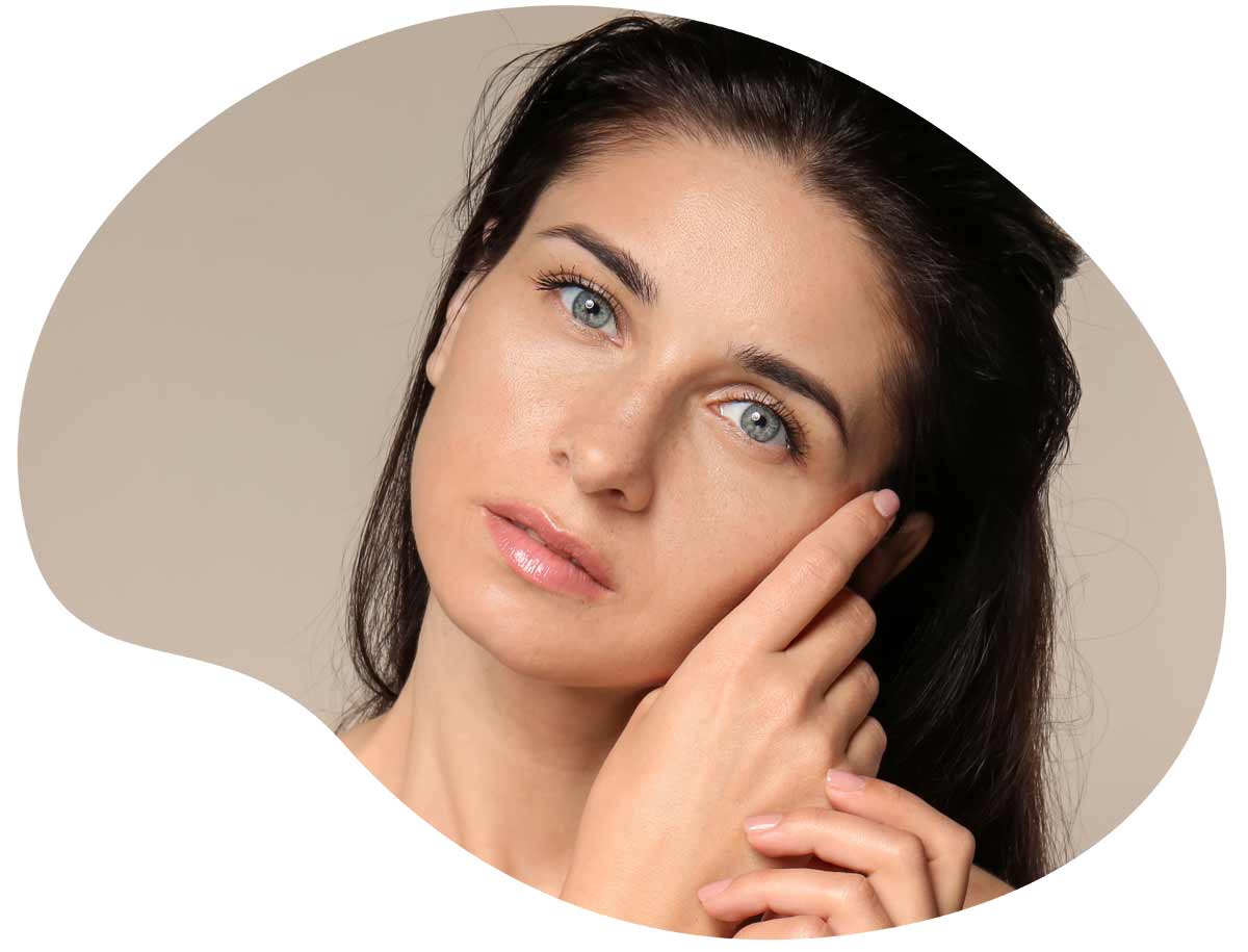 femme après un facial